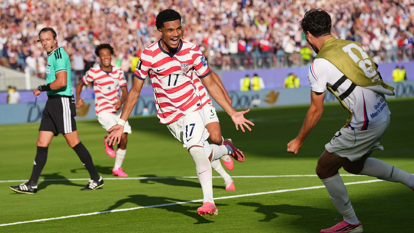 Steely USA overcome Bosnia and Herzegovina and controversial red to reach World Cup last 16